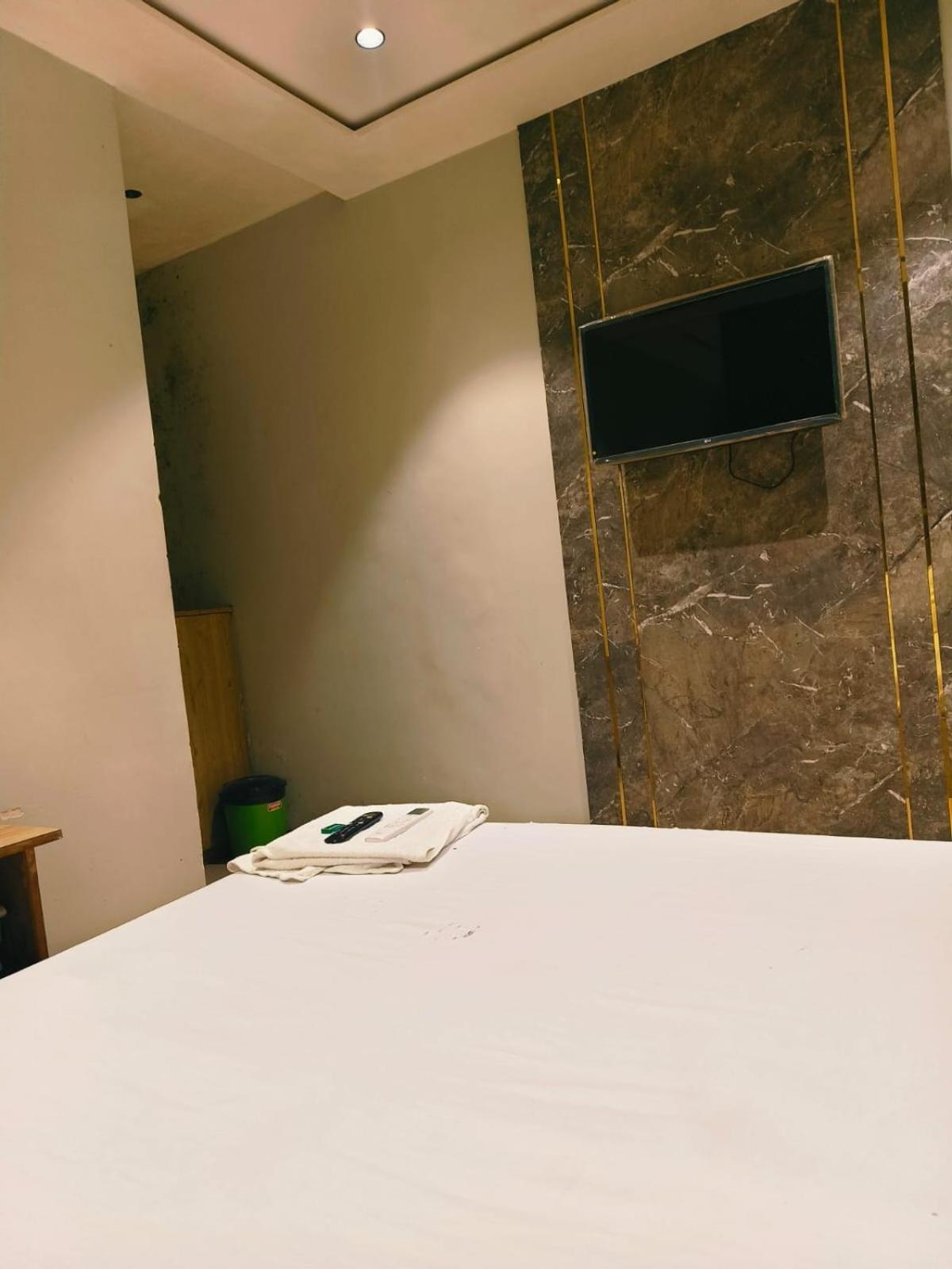 Hotel Sunrise Residency Mumbai Bagian luar foto