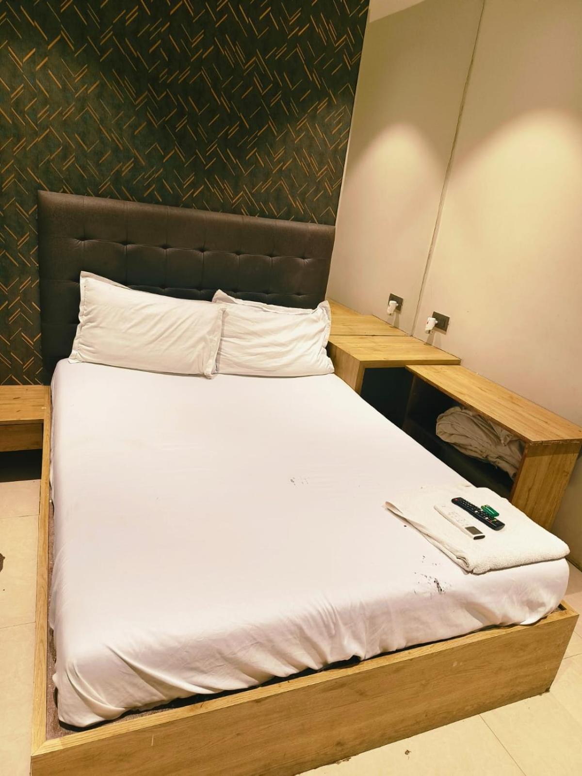 Hotel Sunrise Residency Mumbai Bagian luar foto