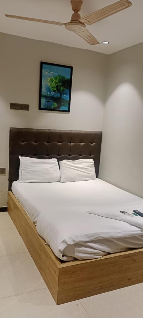 Hotel Sunrise Residency Mumbai Bagian luar foto